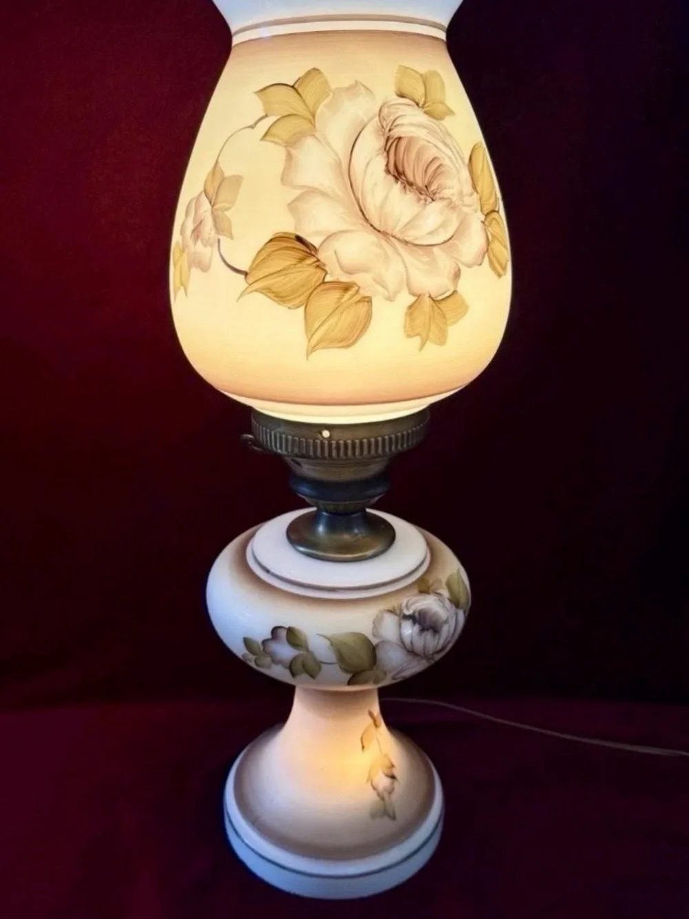 VTG Gone With The Wind  Floral Glass Table Lamp in Cream, Gold and Brown